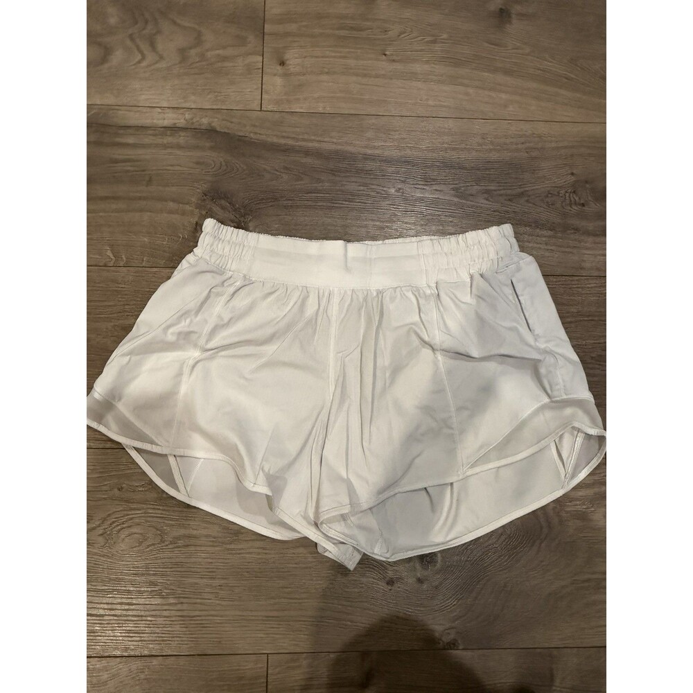 Lululemon Hotty Hot Short II 4” White Size 8